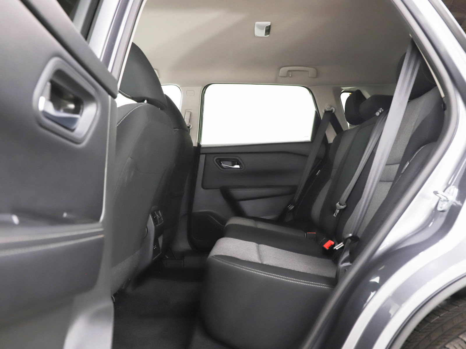 Used 2025 Nissan Rogue SV image 20