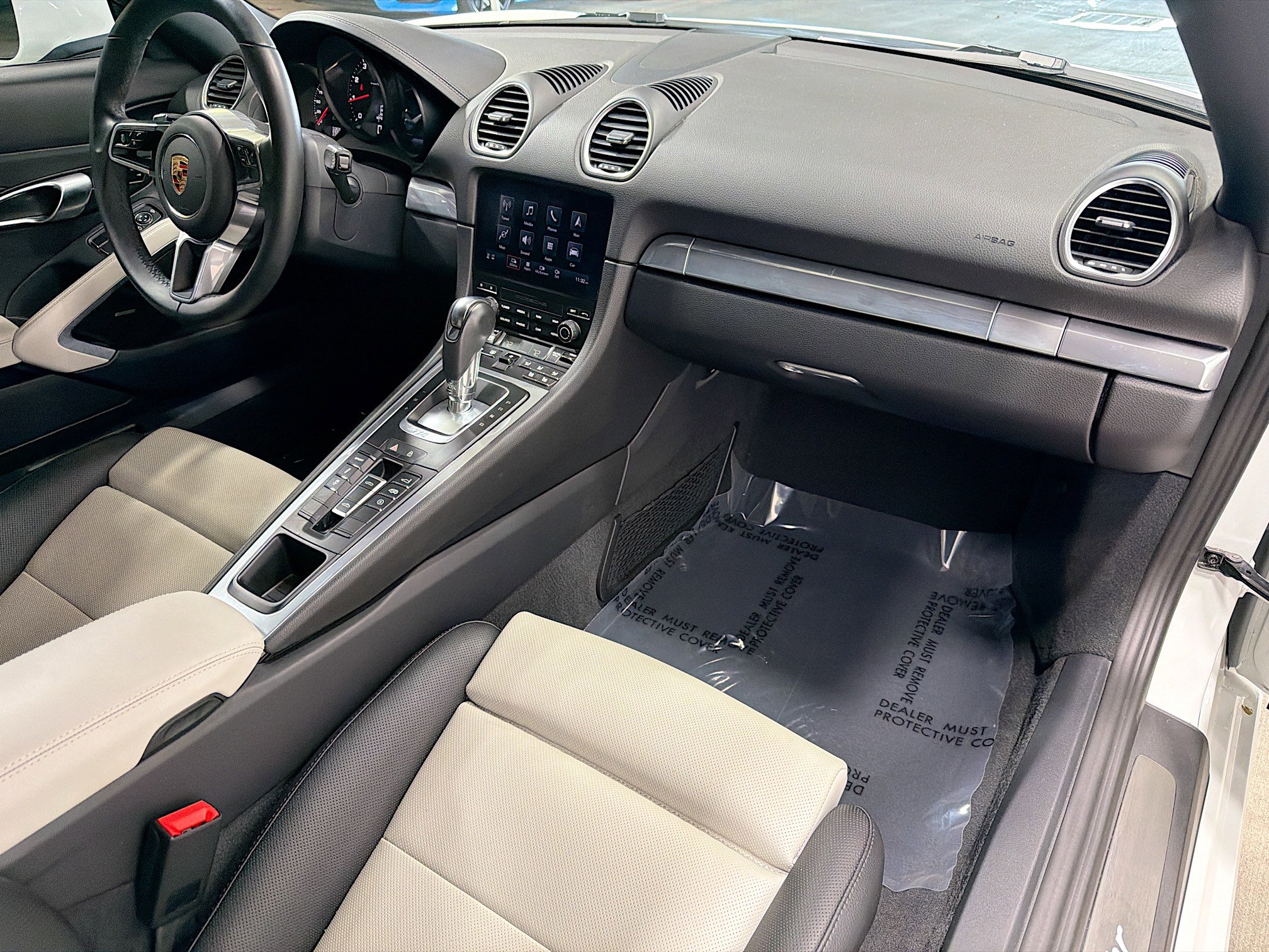 Certified 2025 Porsche 718 Boxster RWD image 14