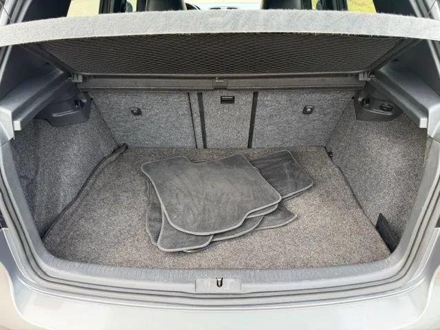 Used 2011 Volkswagen Golf 4-Door FWD image 31