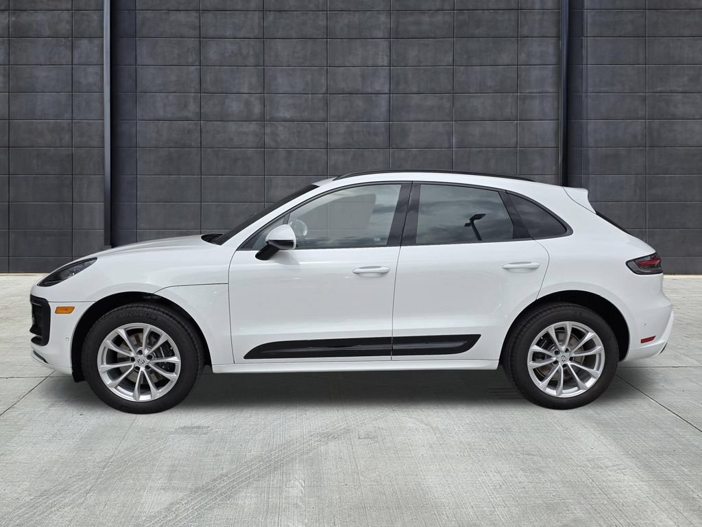 Certified 2025 Porsche Macan AWD/4WD image 2