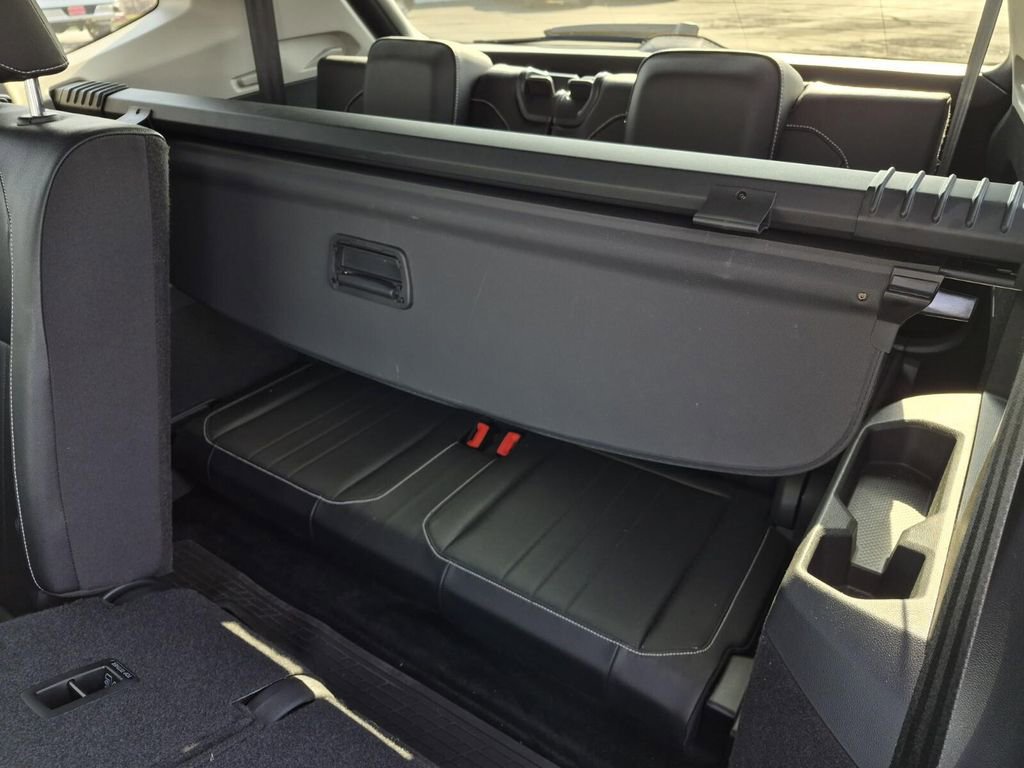 Used 2022 Volkswagen Tiguan SE w/ Panoramic Sunroof Package image 28