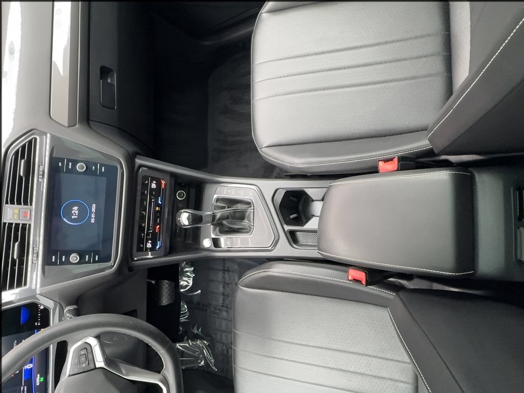 Used 2022 Volkswagen Tiguan SE w/ Panoramic Sunroof Package FWD image 41