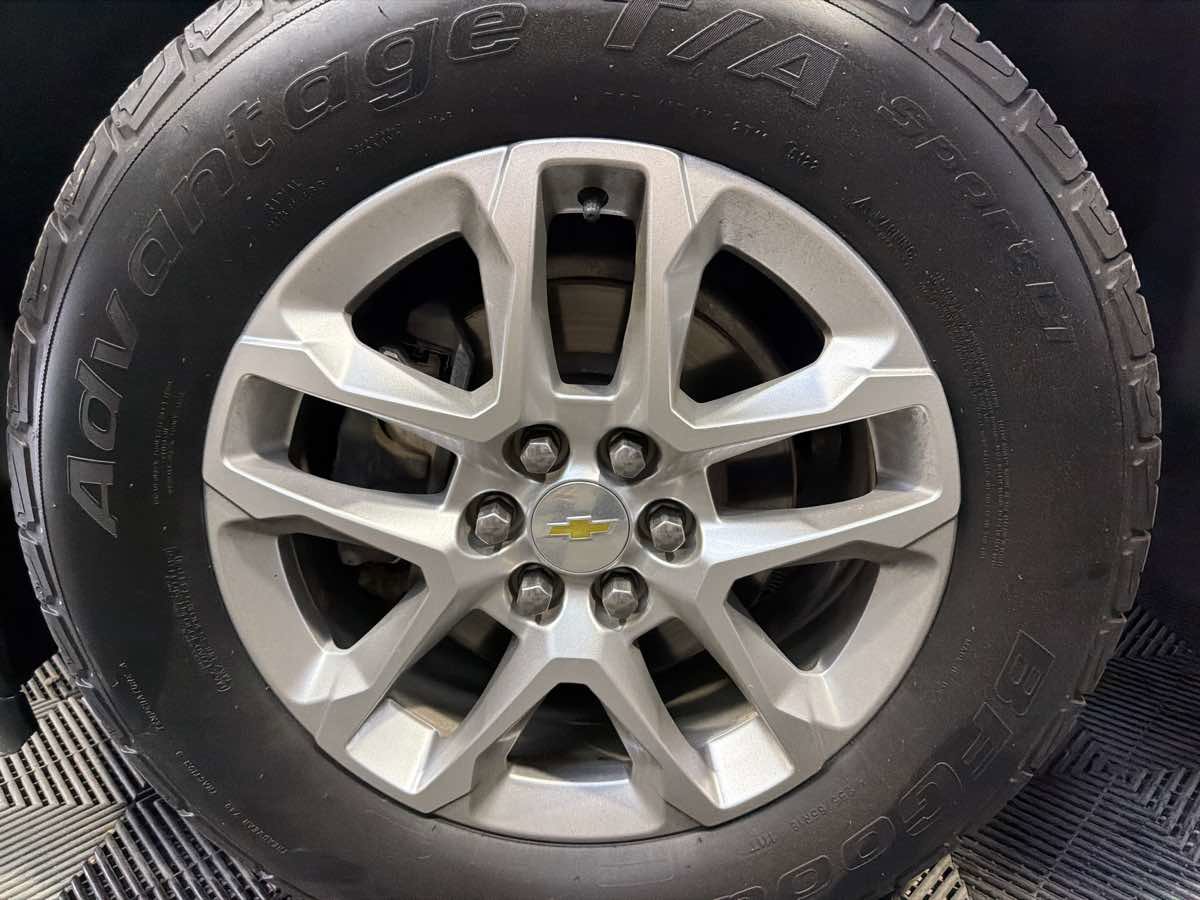 Used 2020 Chevrolet Traverse LS w/ LPO, Floor Liner Package FWD image 32