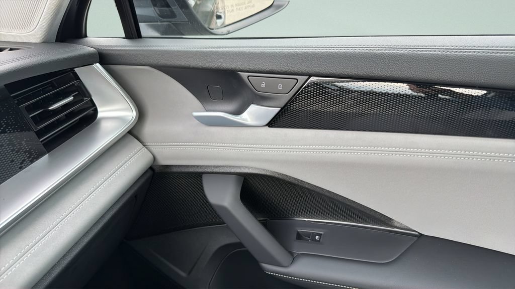 New 2026 Volkswagen Tiguan SE FWD image 12