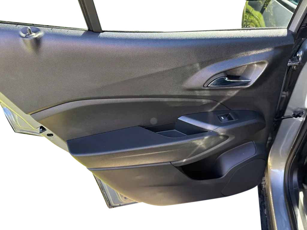 Used 2025 Chevrolet Trax LT FWD image 27