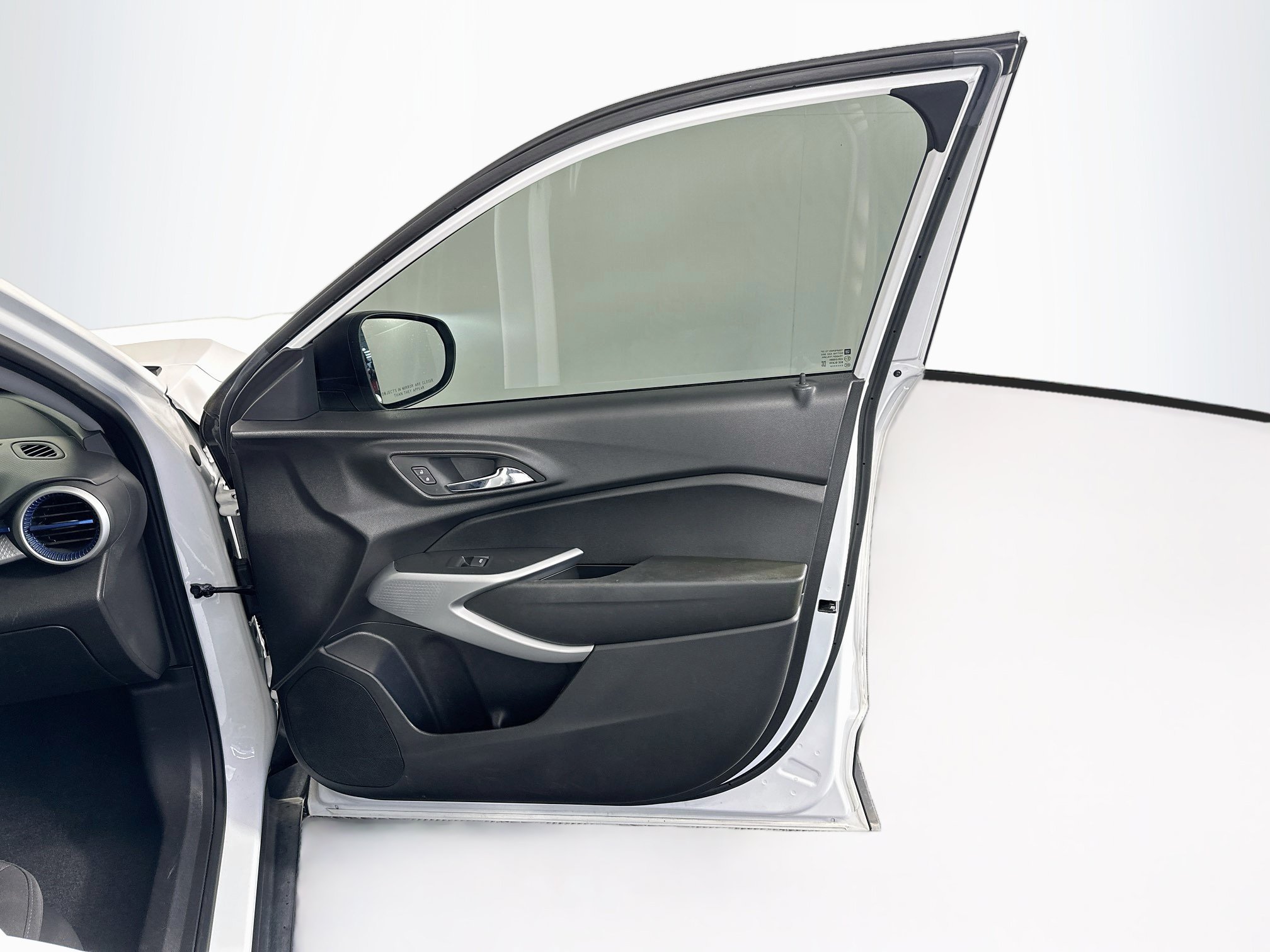 Used 2024 Chevrolet Trax LS FWD image 31