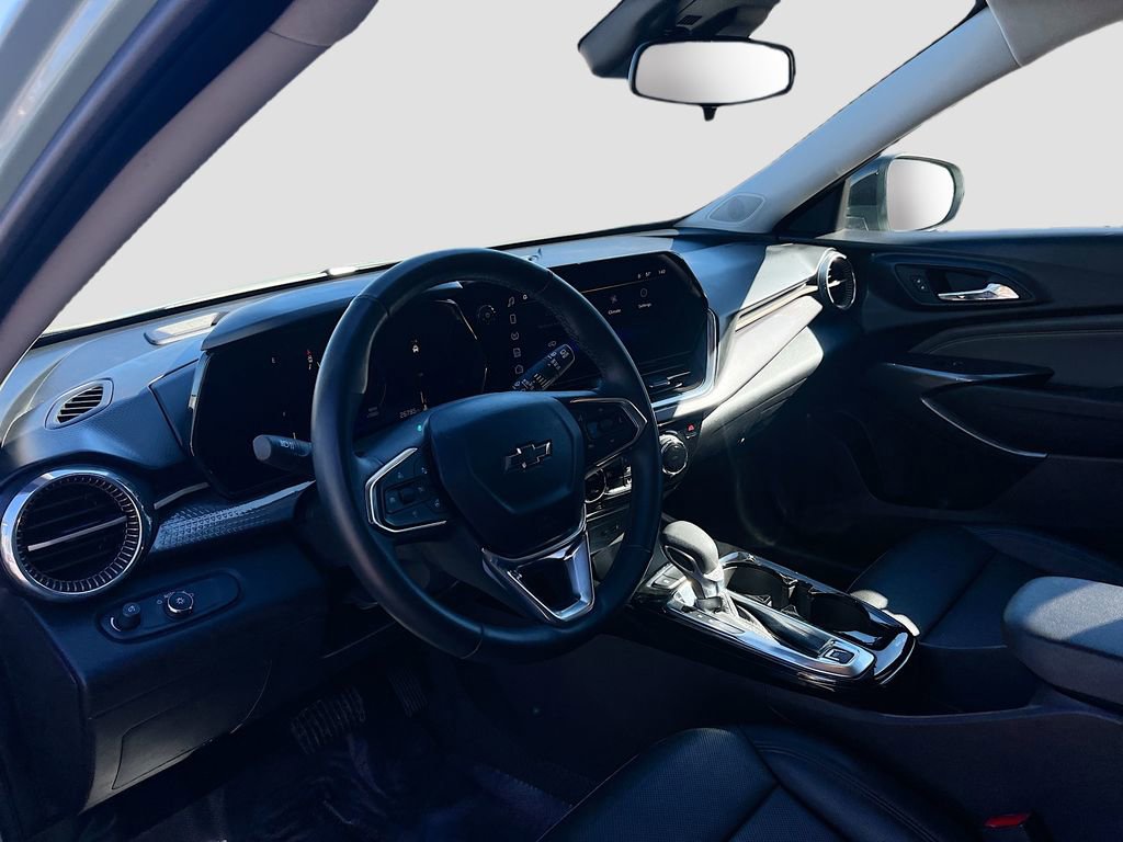 Used 2025 Chevrolet Trax ACTIV w/ Driver Confidence Package image 9