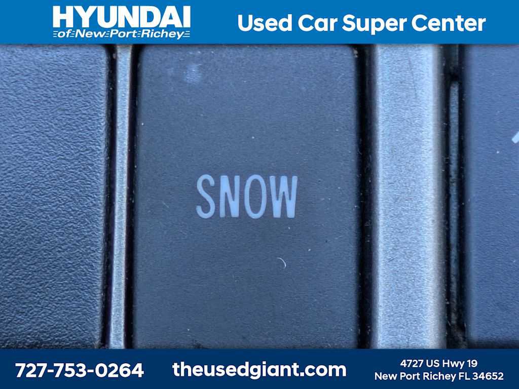 Used 2011 Toyota Highlander SE w/ Tow Pkg FWD image 32