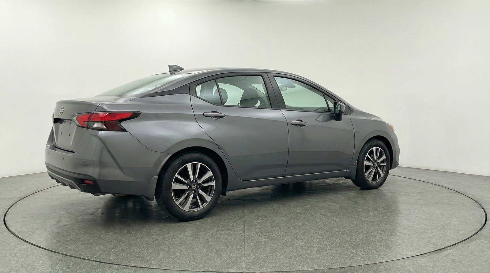 Used 2025 Nissan Versa SV image 9