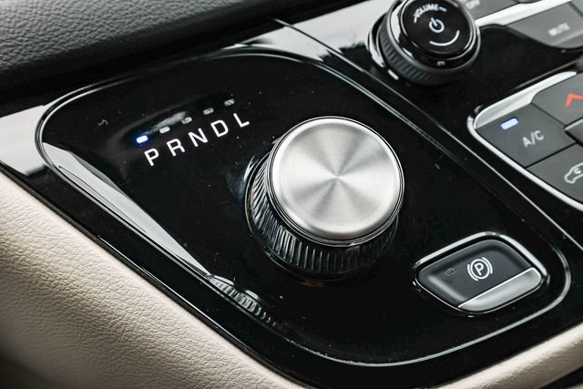 Used 2024 Chrysler Pacifica Touring-L FWD image 24