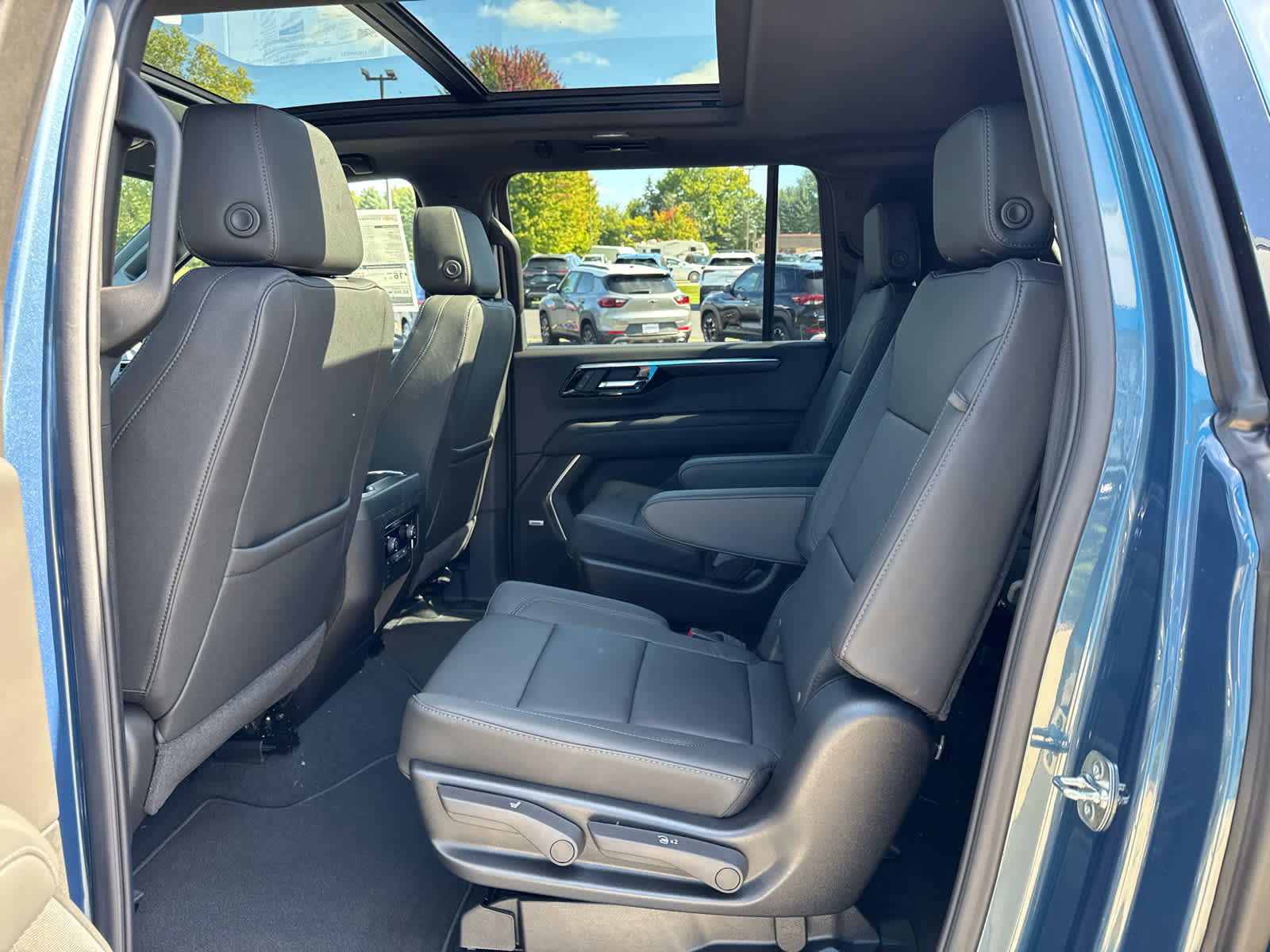New 2027 Chevrolet Suburban LT w/ Comfort Package AWD/4WD image 20