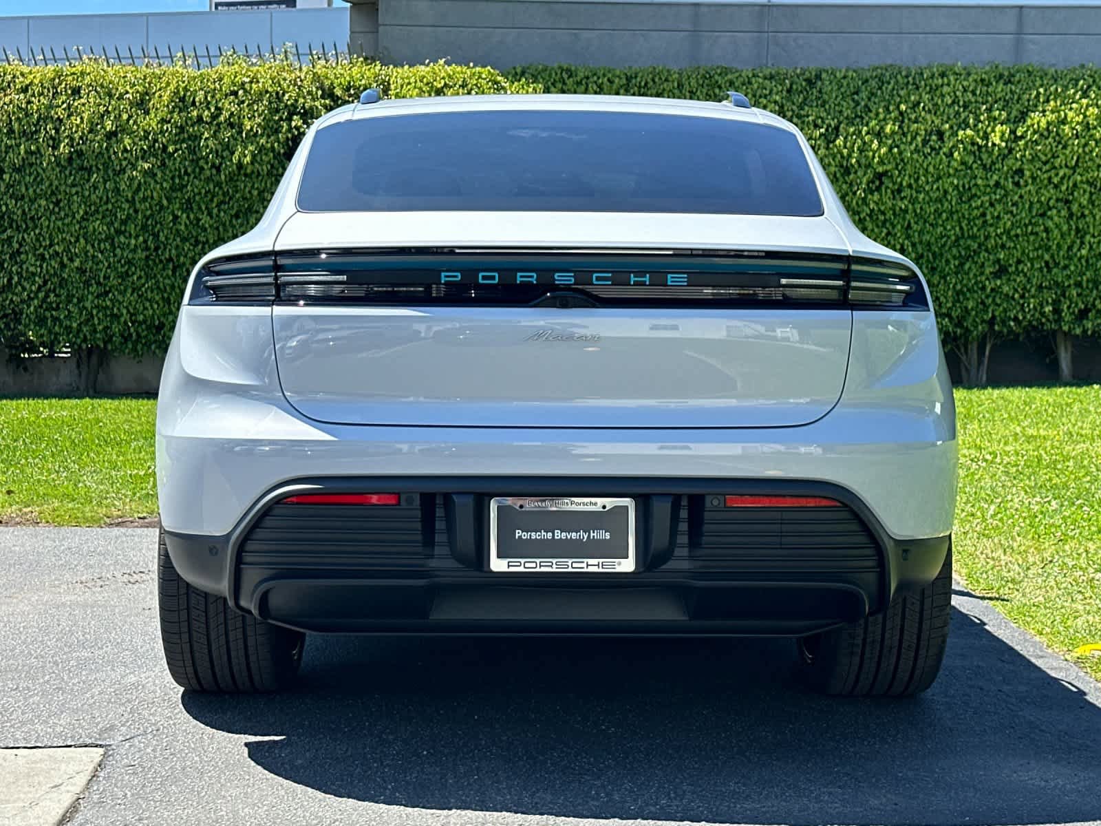 New 2026 Porsche Macan Electric RWD image 7