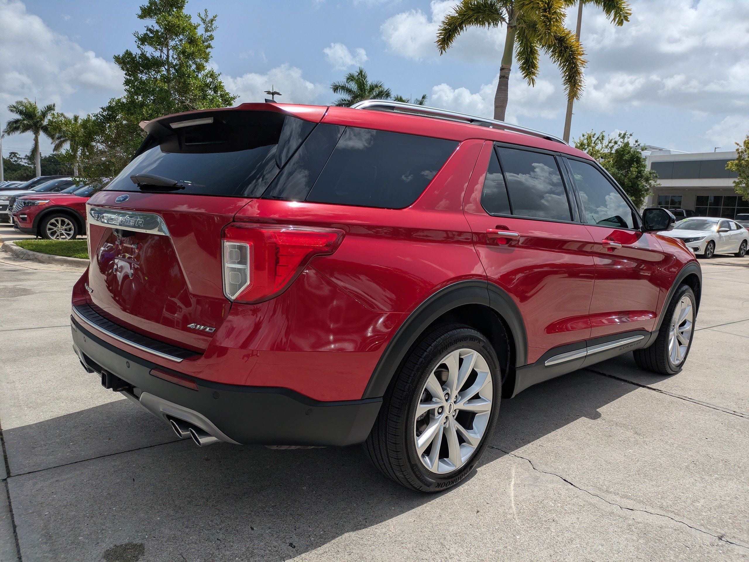 Used 2022 Ford Explorer Platinum w/ Equipment Group 601A AWD/4WD image 4