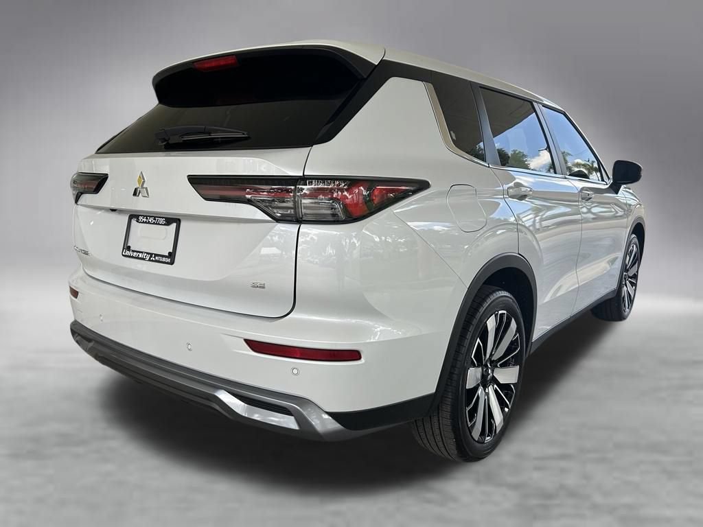 New 2026 Mitsubishi Outlander SE FWD image 3