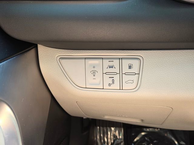 Used 2021 Genesis G70 2.0T image 22