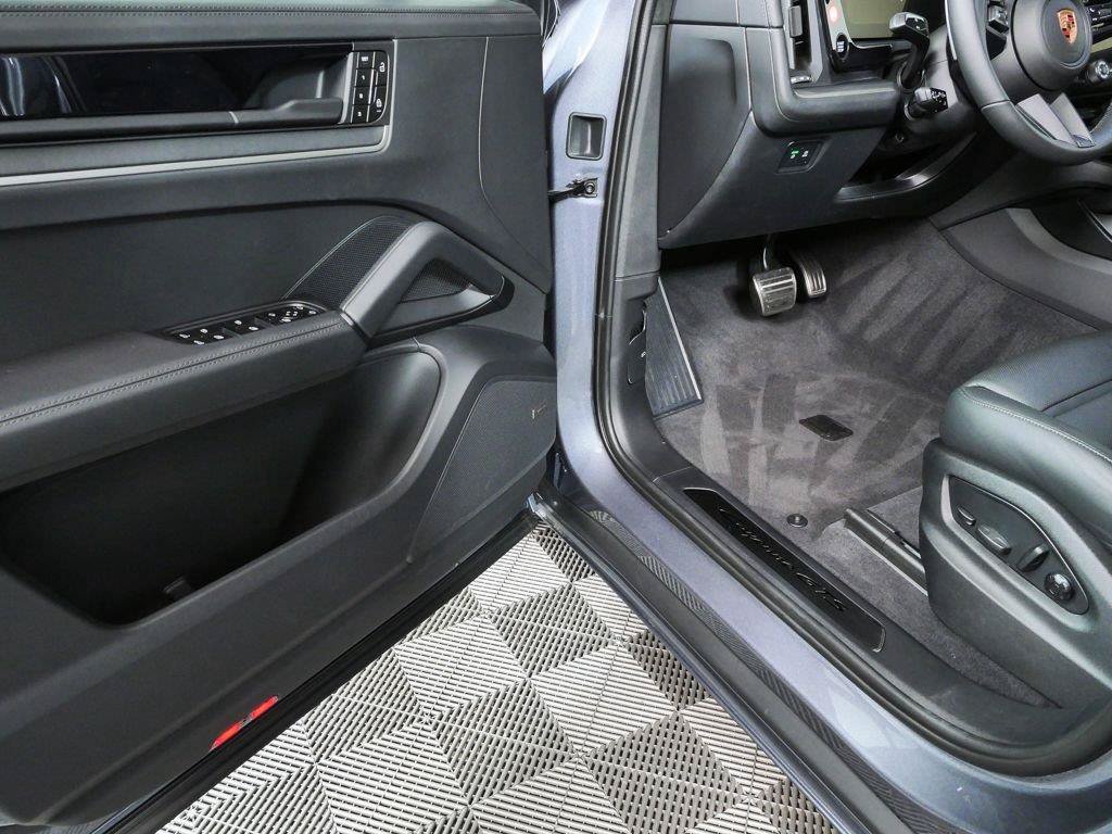 New 2026 Porsche Cayenne GTS AWD/4WD image 8