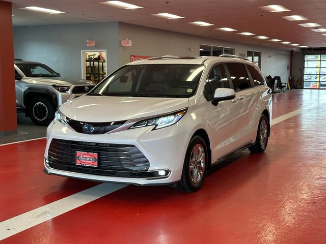Certified 2024 Toyota Sienna Limited AWD/4WD image 7