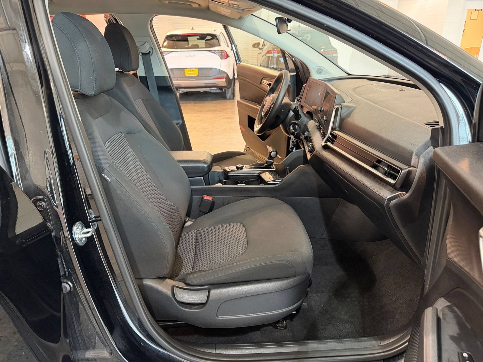 Used 2025 Kia Sportage LX AWD/4WD image 35