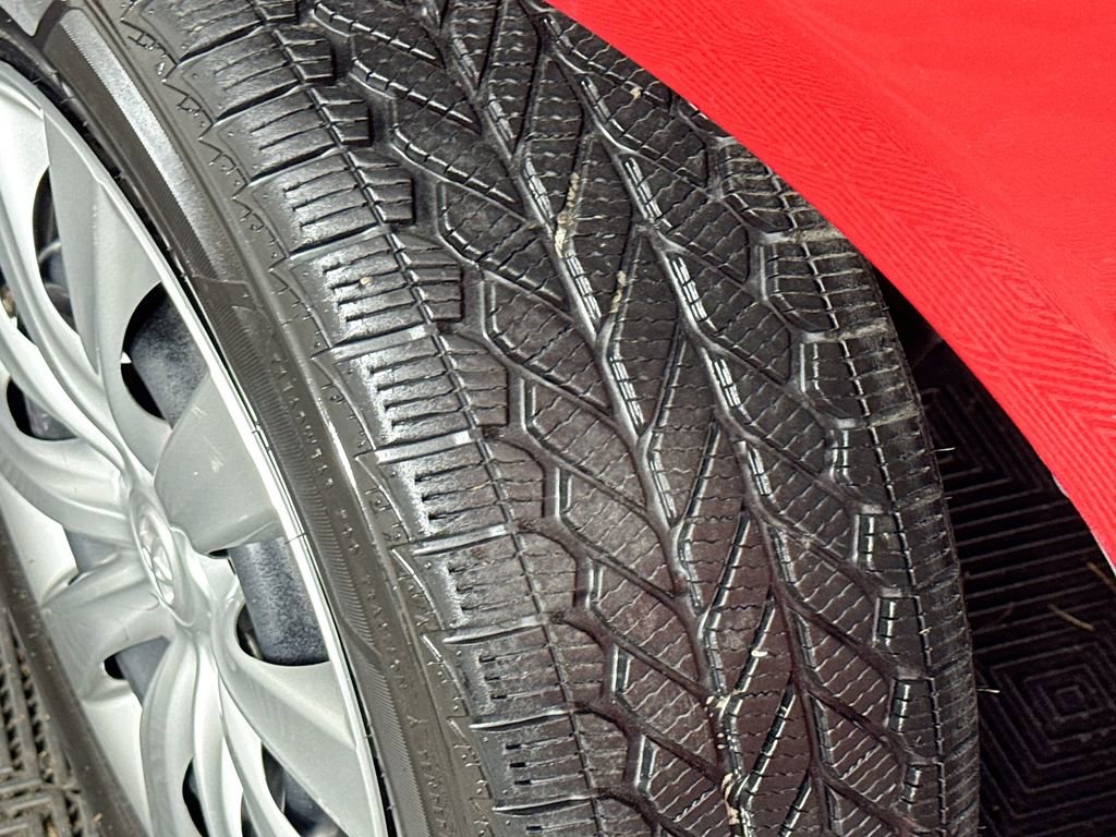 Used 2013 Toyota Corolla LE image 31