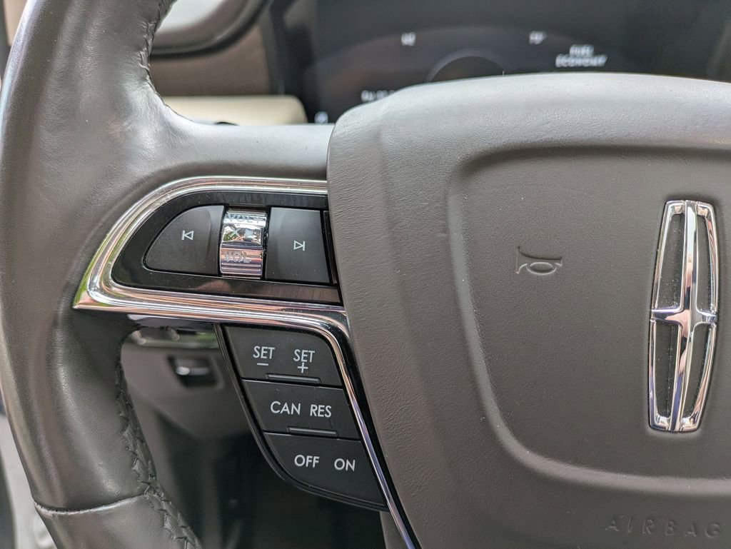 Used 2023 Lincoln Nautilus Reserve w/ Luxury Package image 21