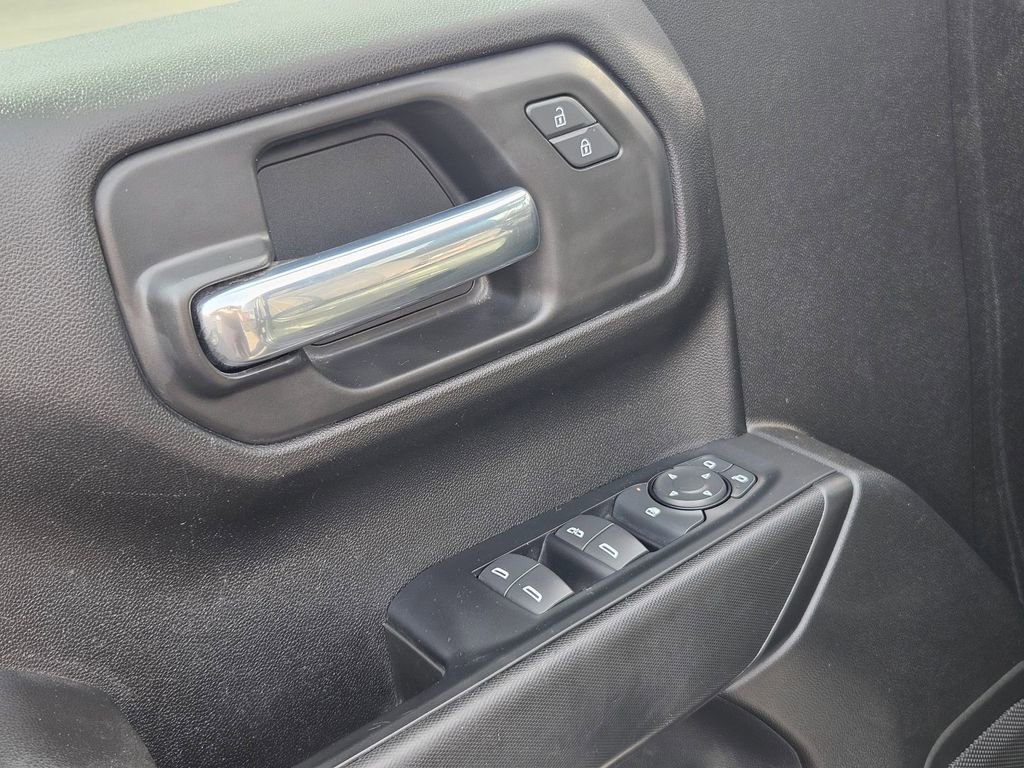 Used 2022 Chevrolet Silverado 1500 Custom w/ LPO, Blackout Package AWD/4WD image 11