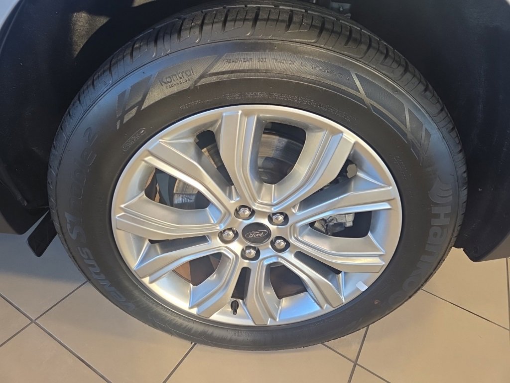 Used 2024 Ford Edge Titanium image 10