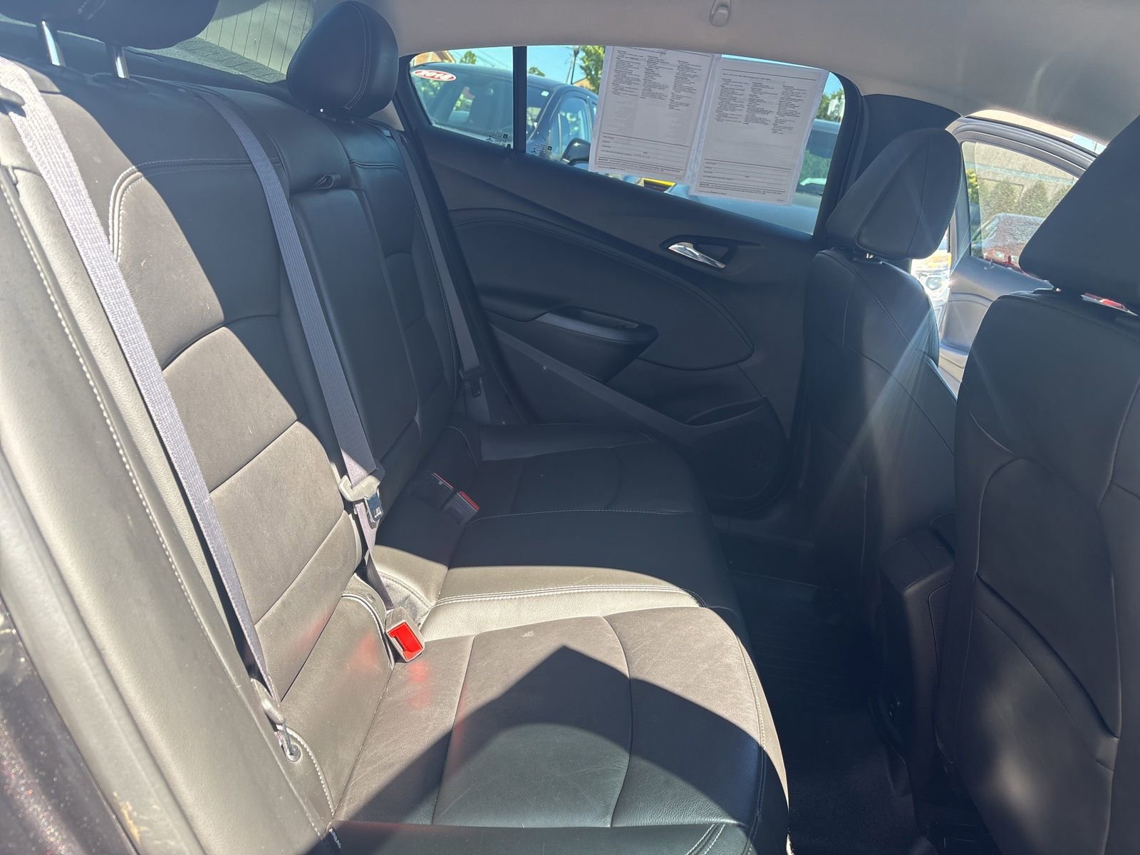 Used 2017 Chevrolet Cruze Premier FWD image 17