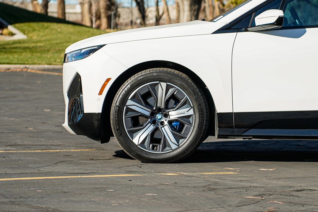 Used 2023 BMW iX xDrive50 w/ Ultimate Package 2 image 8