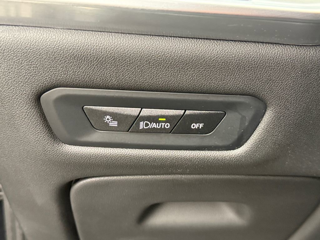 Used 2025 BMW X5 sDrive40i w/ Climate Comfort Package image 21