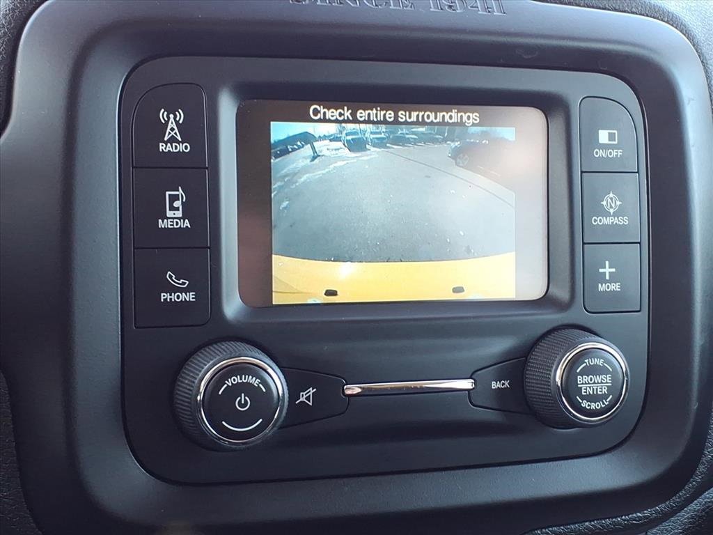 Used 2015 Jeep Renegade Latitude w/ Cold Weather Group II image 24