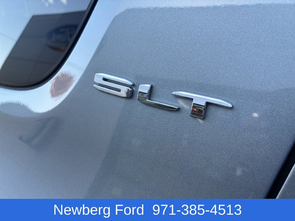 Used 2023 GMC Acadia SLT w/ Technology Package AWD/4WD image 11