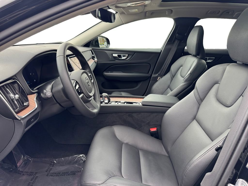 Certified 2025 Volvo V60 B5 Cross Country Plus image 9