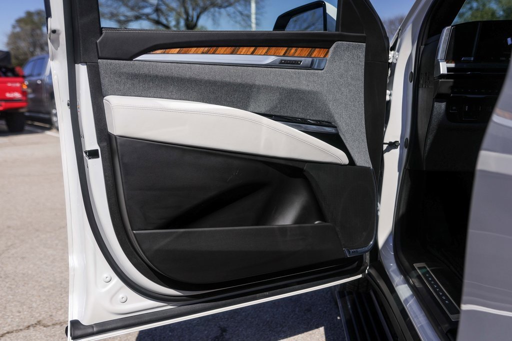 Certified 2025 Cadillac Escalade ESV Sport Platinum image 22