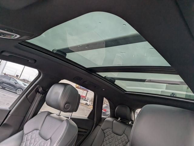 Used 2019 Audi SQ5 Premium Plus w/ Premium Plus Package image 16