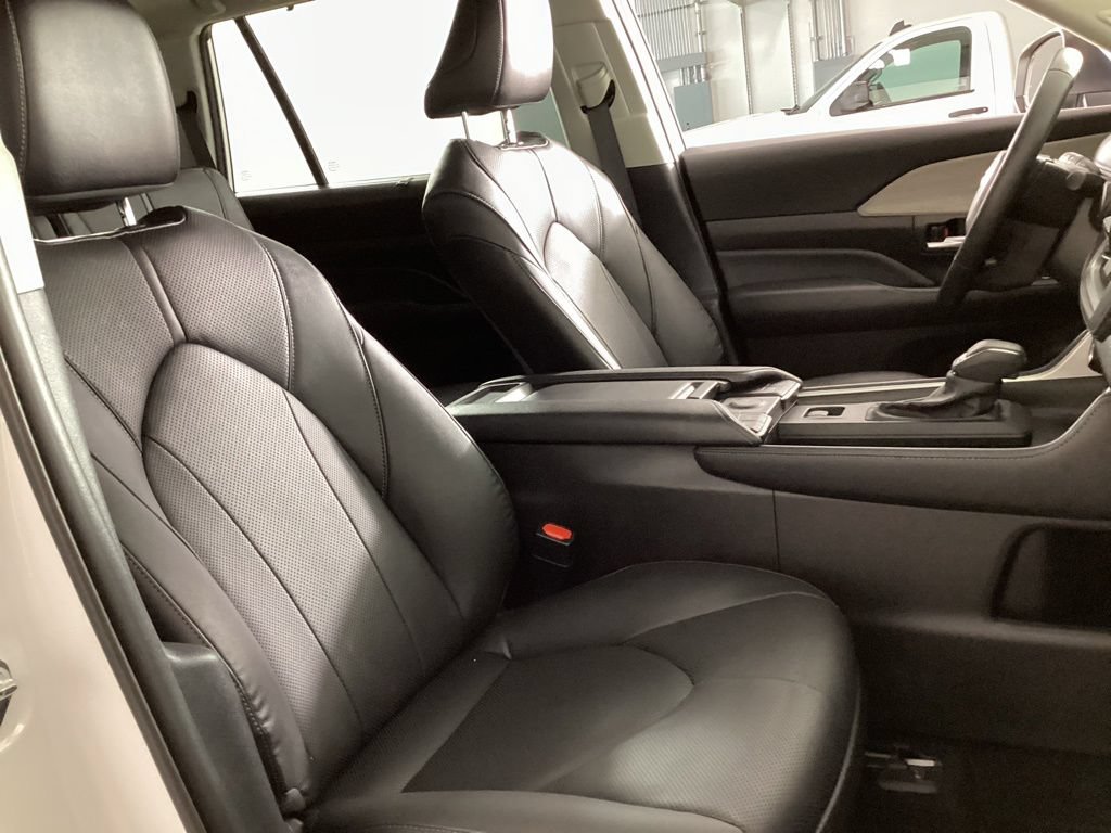 Used 2024 Toyota Grand Highlander AWD image 18