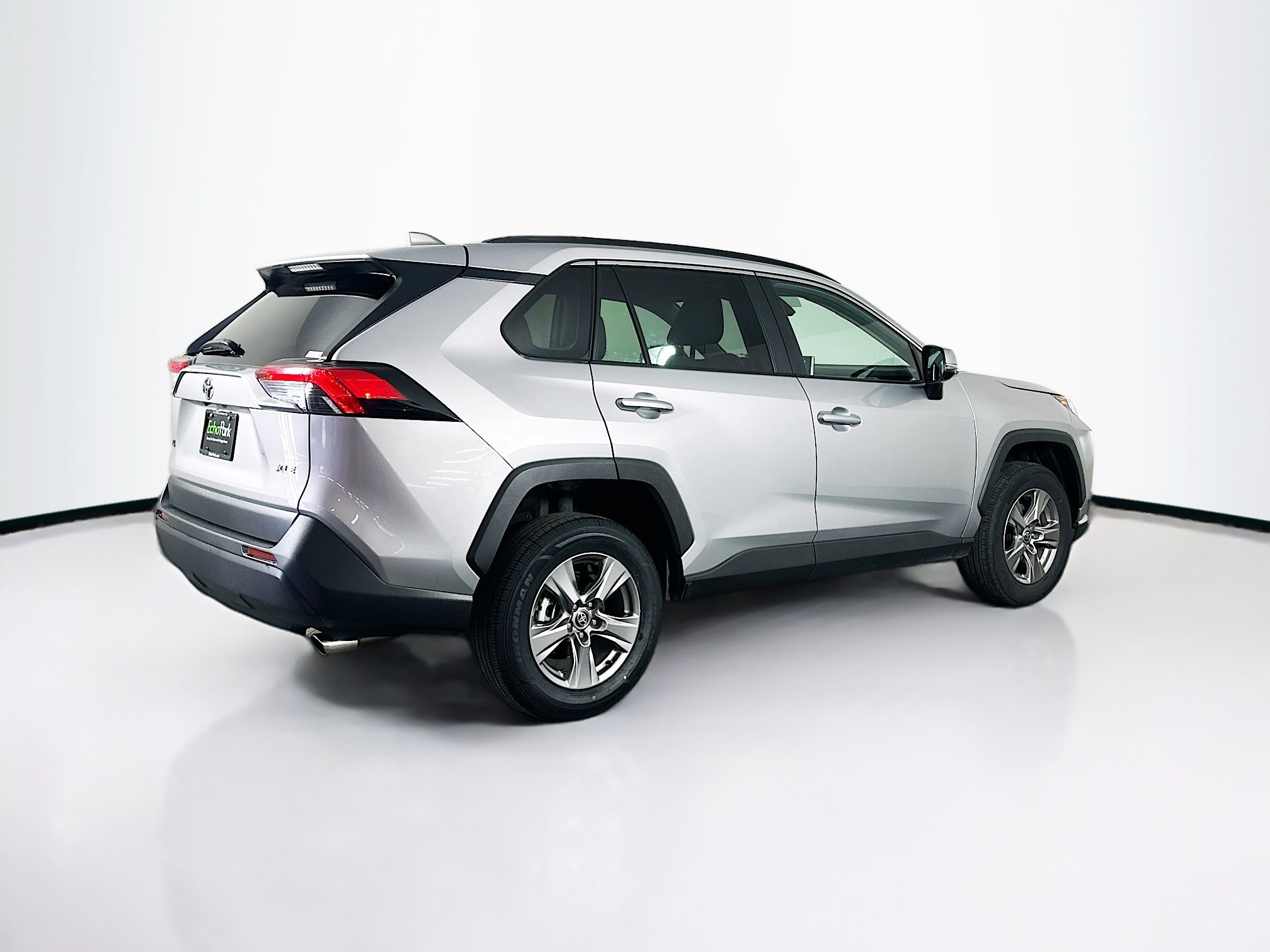 Used 2025 Toyota RAV4 XLE FWD image 9