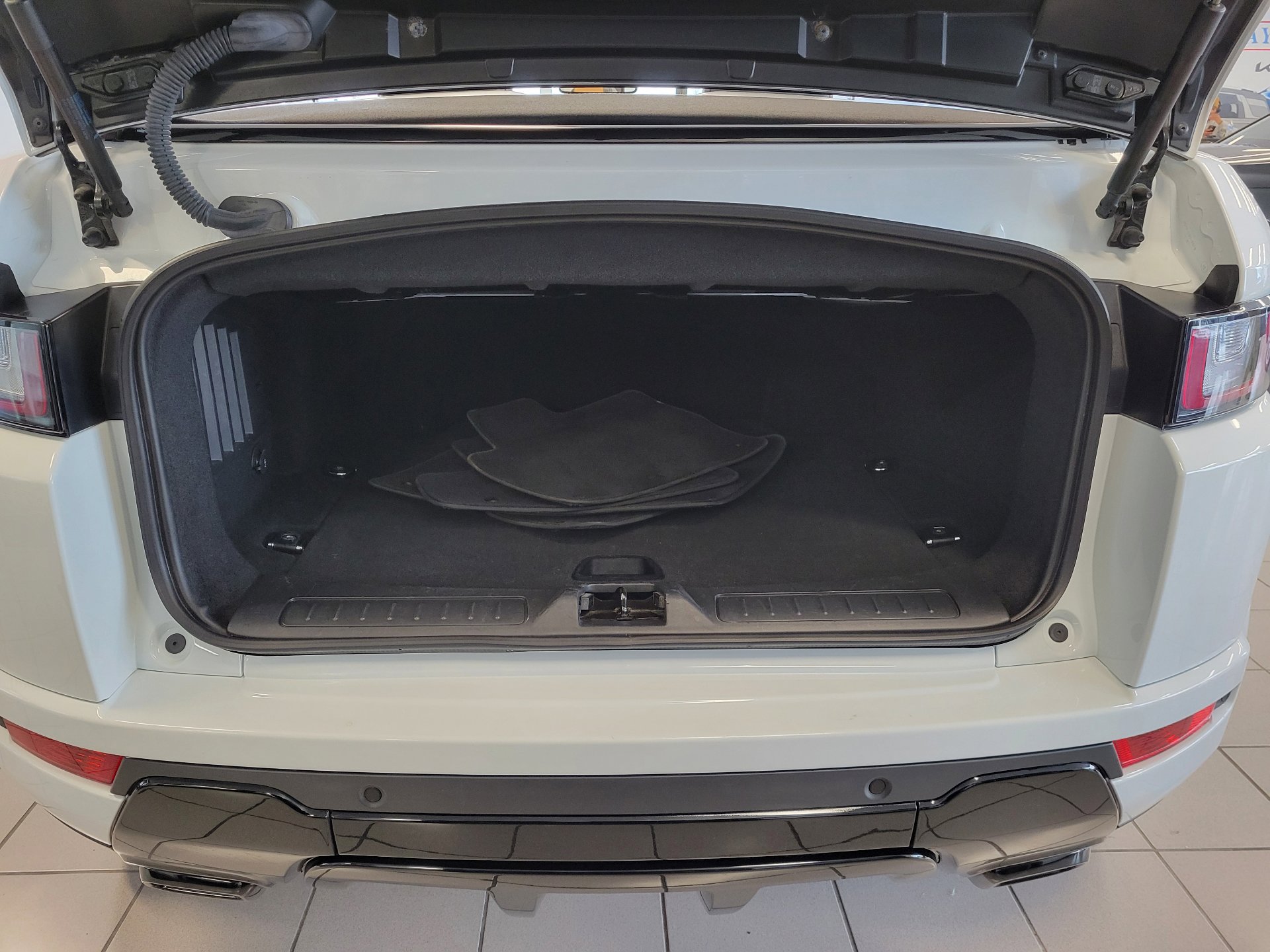 Used 2019 Land Rover Range Rover Evoque HSE Dynamic image 8