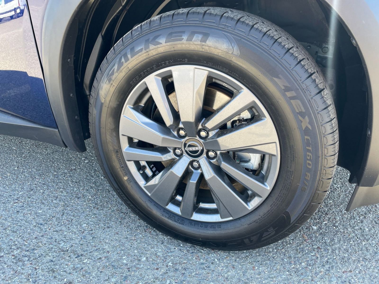 Used 2025 Nissan Pathfinder SV image 33