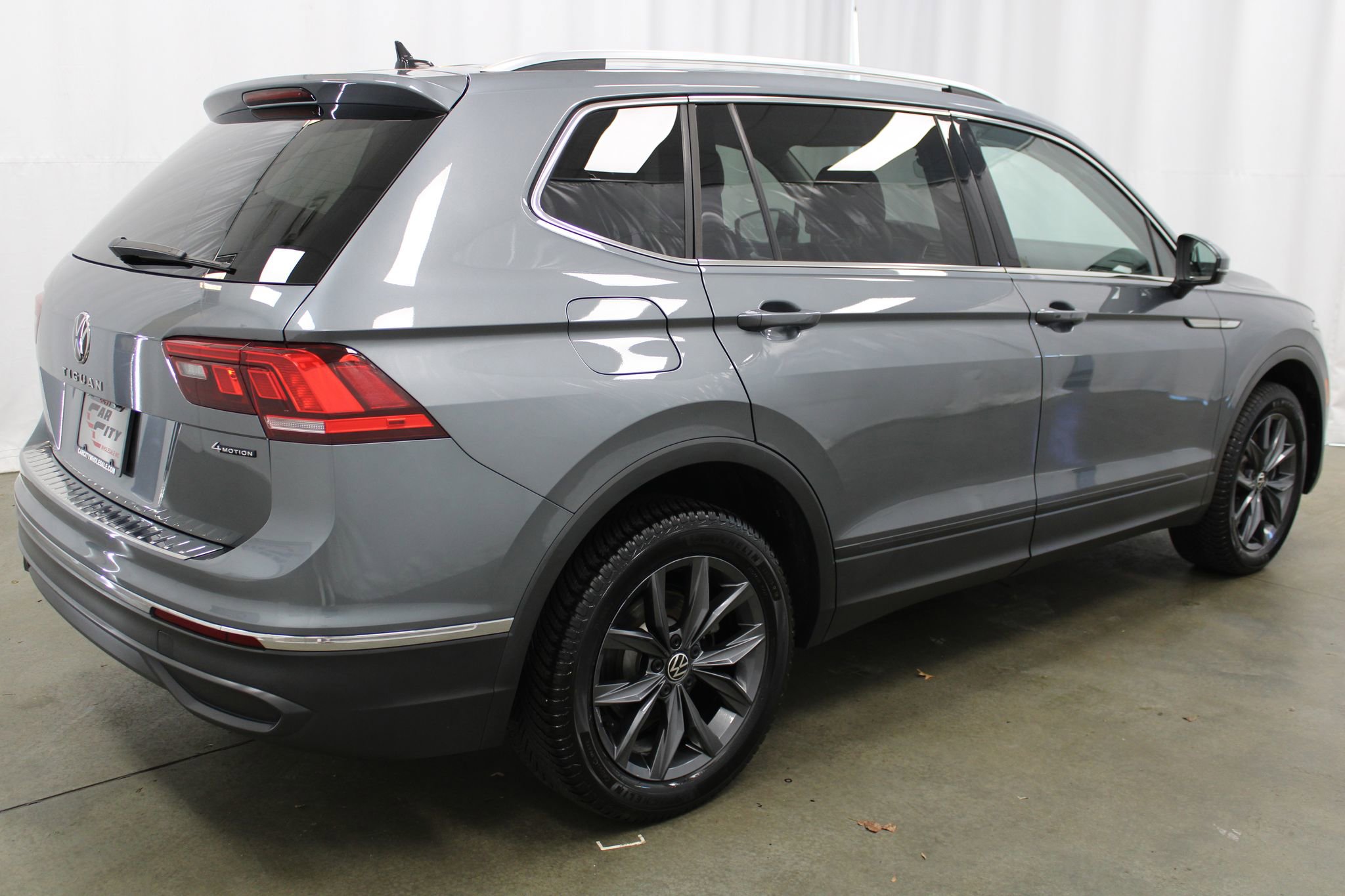 Used 2022 Volkswagen Tiguan SE AWD/4WD image 5