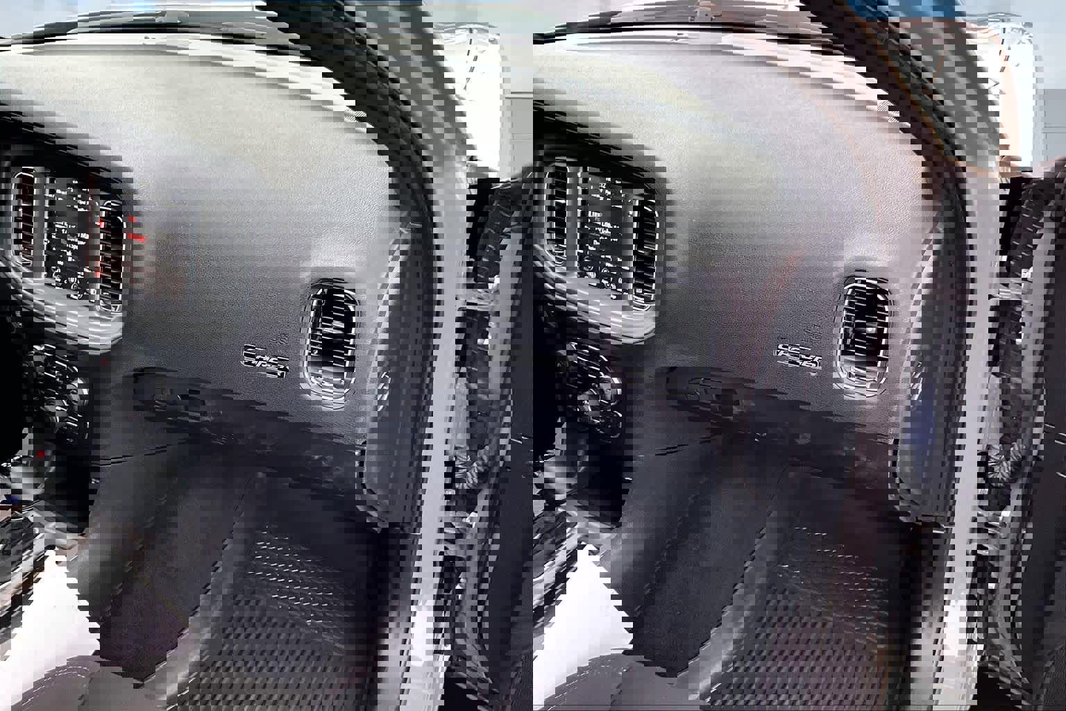 Used 2023 Dodge Charger R/T w/ Technology Group image 24