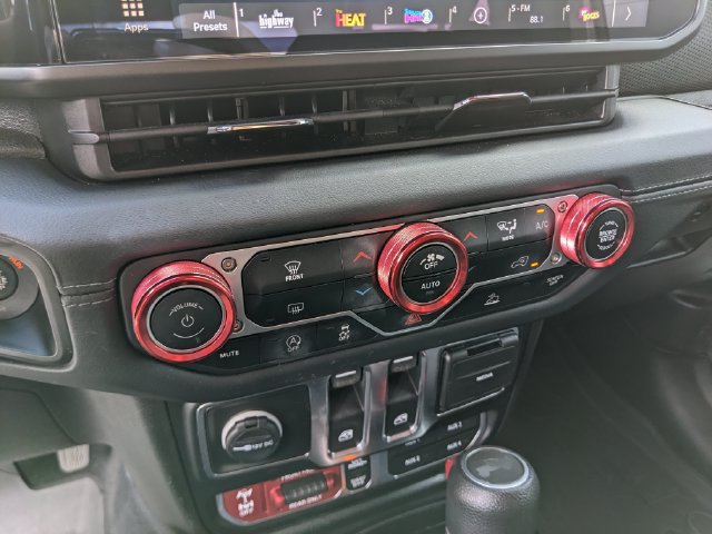 Used 2024 Jeep Wrangler Rubicon AWD/4WD image 26