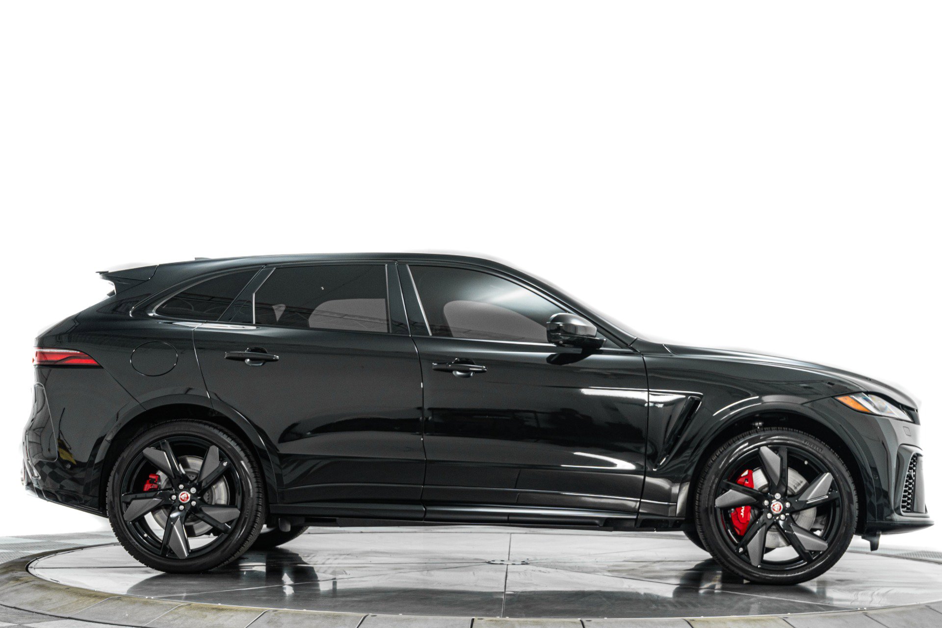 Used 2023 Jaguar F-PACE SVR image 46
