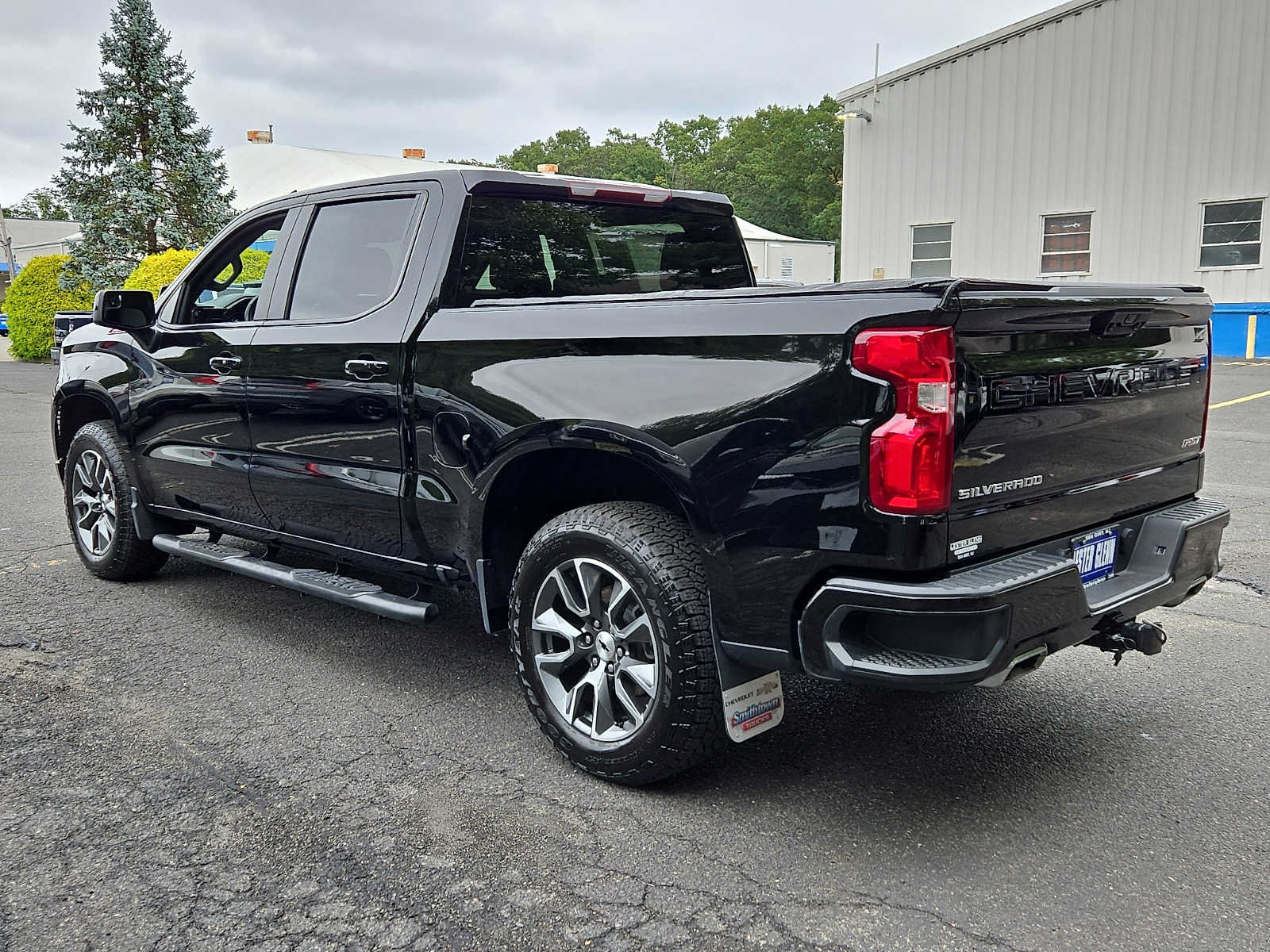 Used 2024 Chevrolet Silverado 1500 RST w/ Z71 Off-Road Package AWD/4WD image 4