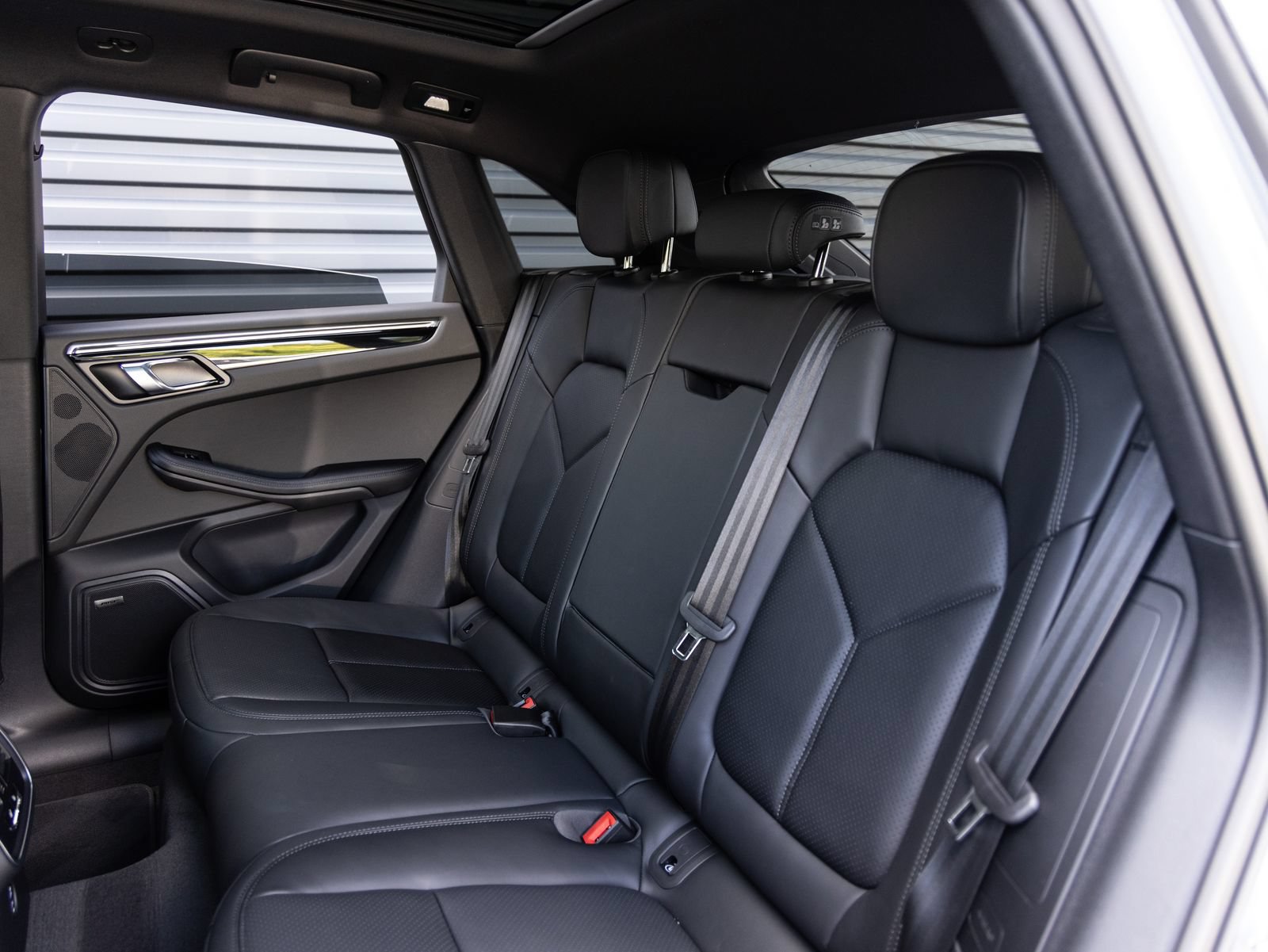 Certified 2026 Porsche Macan AWD/4WD image 26