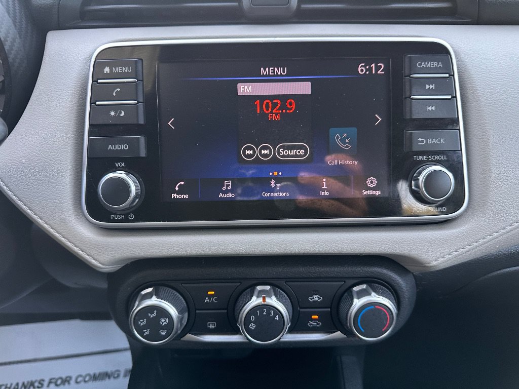 Used 2022 Nissan Versa SV FWD image 31