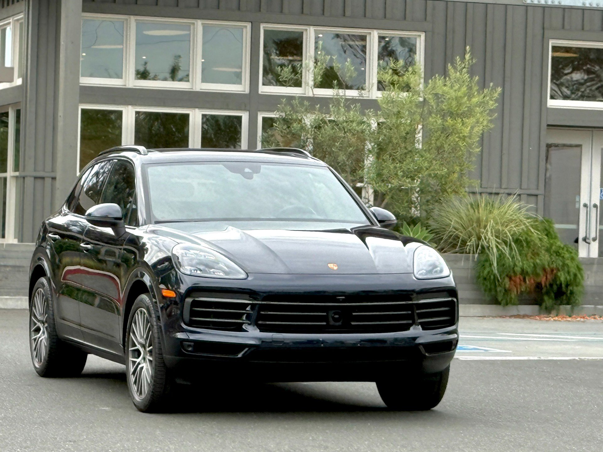 Used 2022 Porsche Cayenne Platinum Edition image 15