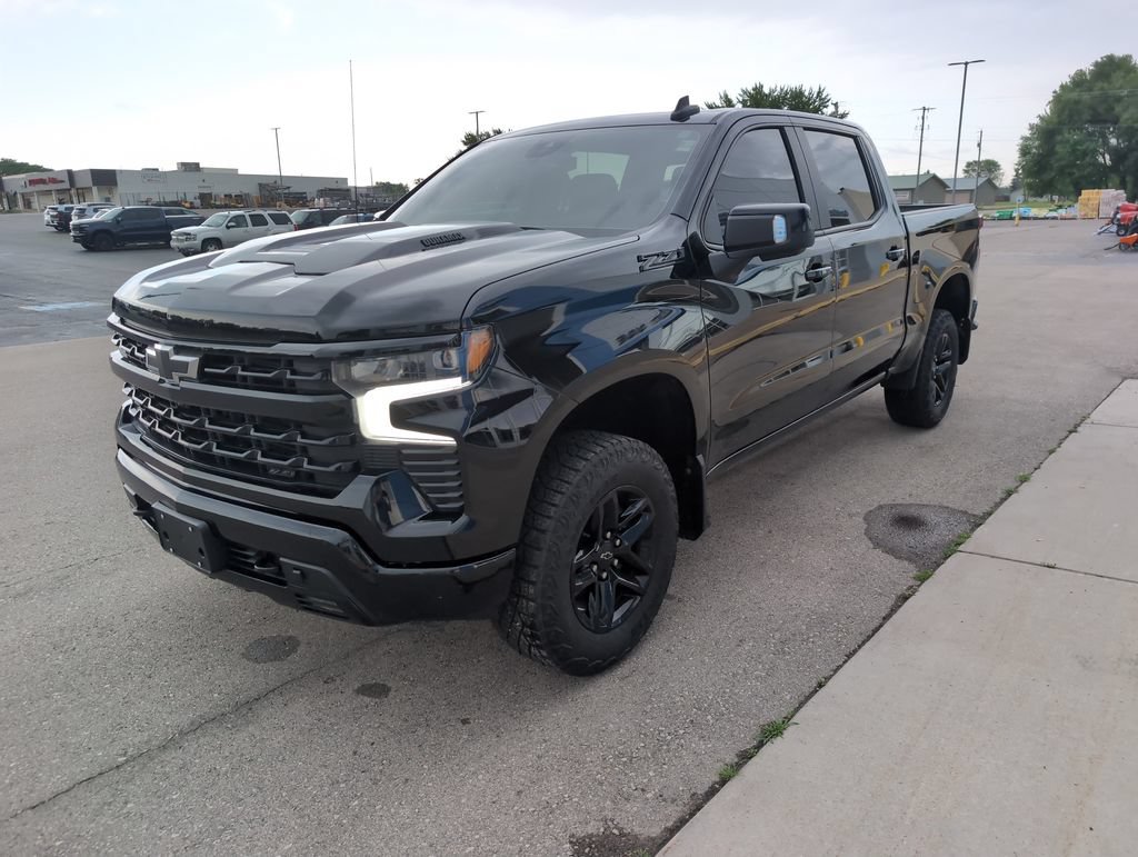 Used 2023 Chevrolet Silverado 1500 LT Trail Boss w/ LT Trail Boss Premium Package AWD/4WD image 4