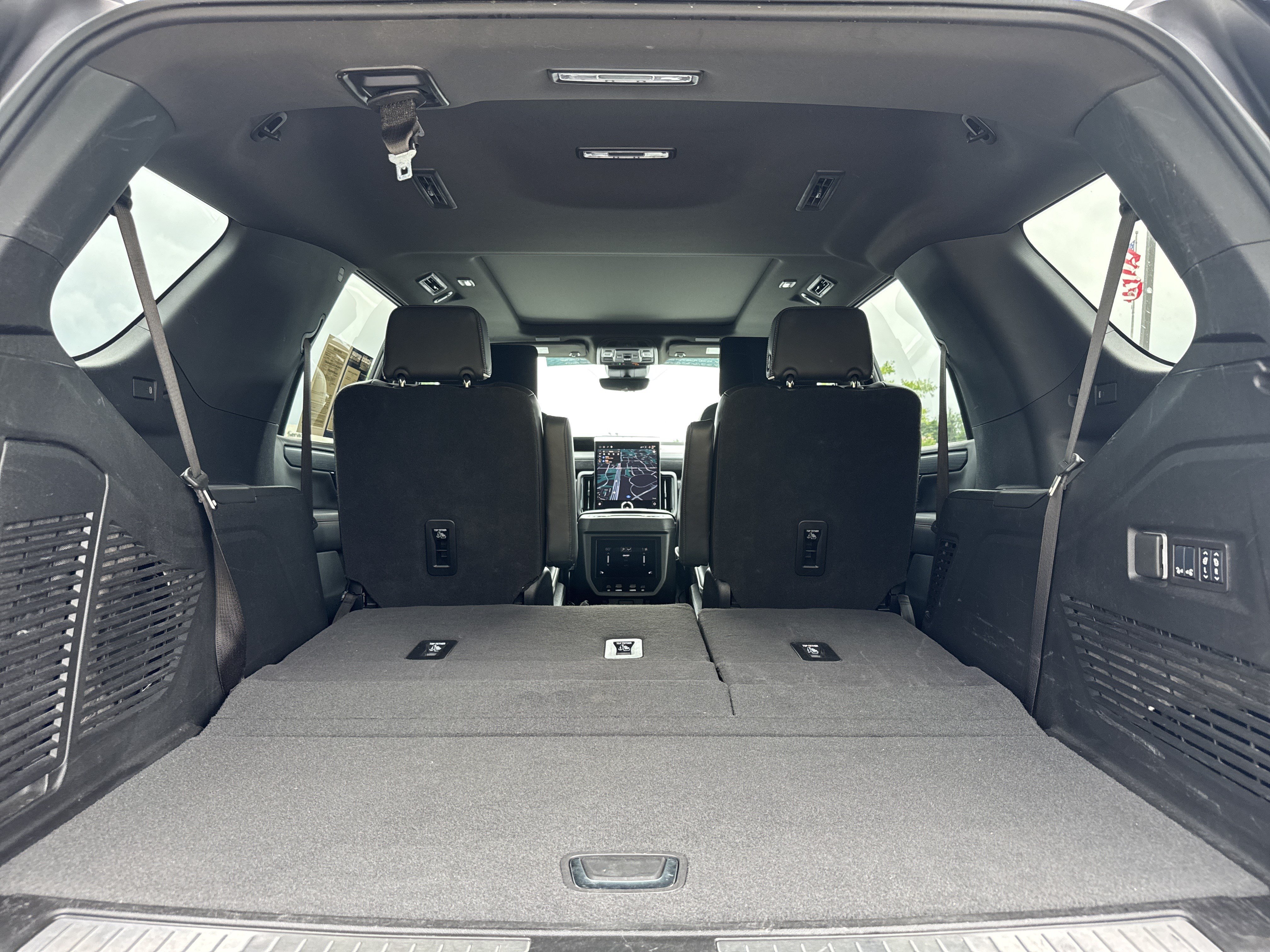 Used 2025 GMC Yukon AT4 Ultimate AWD/4WD image 39