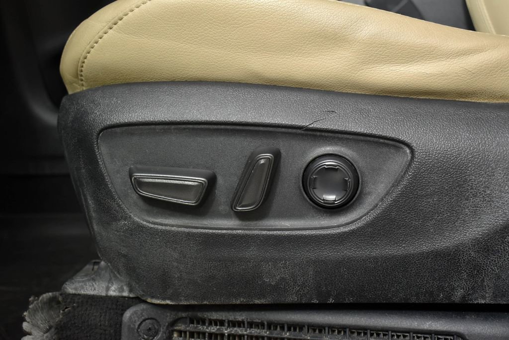 Used 2021 Toyota Sienna Limited image 12