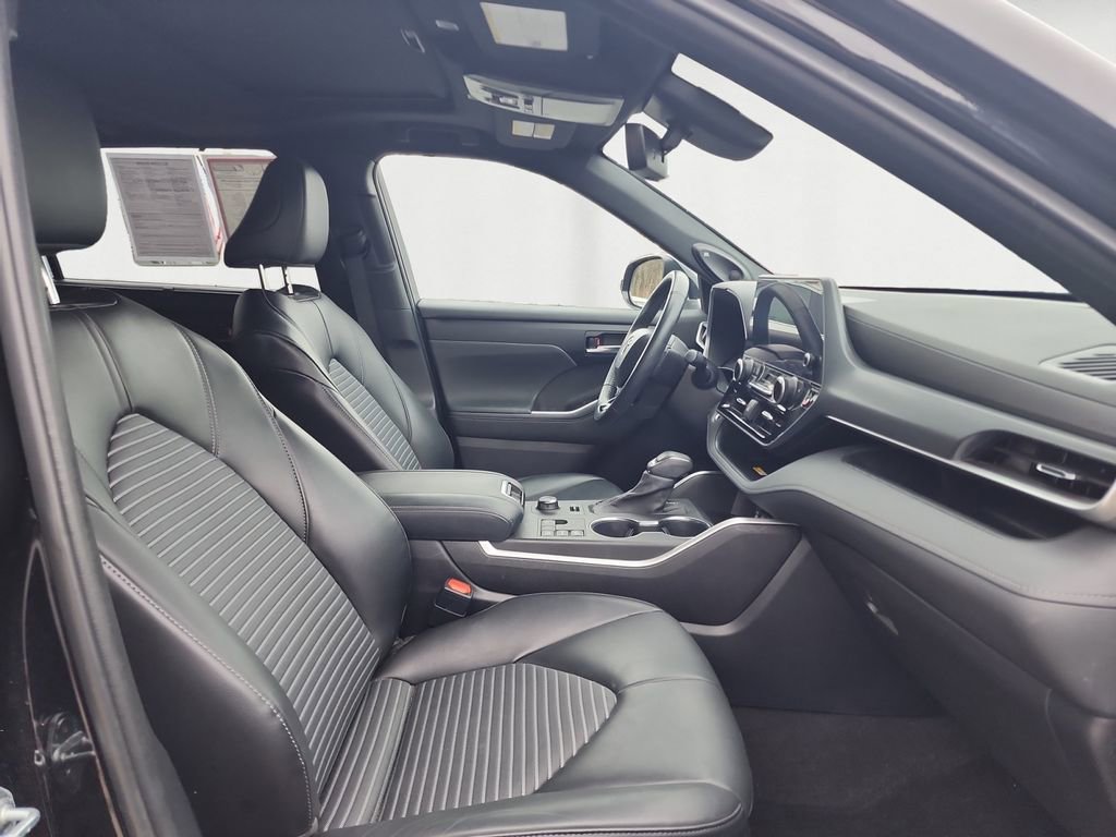 Used 2023 Toyota Highlander XSE image 15